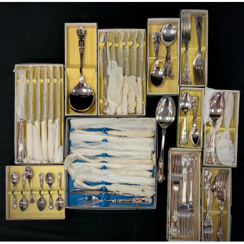 288 - Flatware - a Pinder Bros Kings pattern canteen for six, inc dinner knives and forks, side forks, ser... 