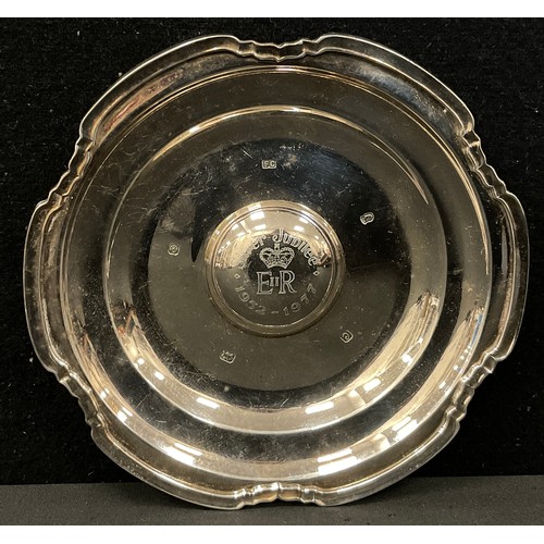 310 - A Queen Elizabeth II silver Commentative silver jubilee lobed circular bowl, Frank Cobb & Co Ltd, Sh... 