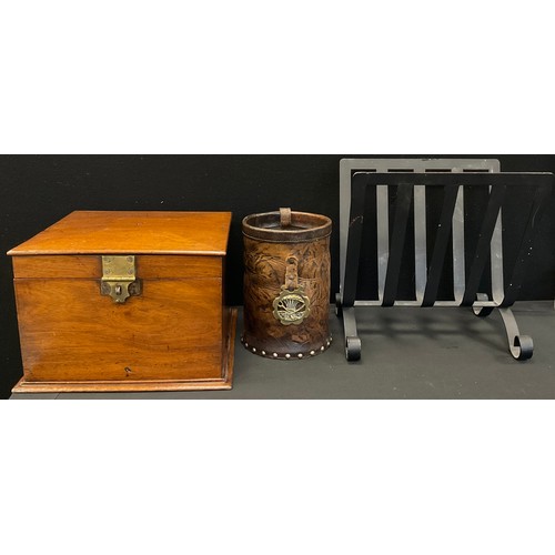 88 - Boxes and objects - a 19th century mahogany box, lift-up lid with brass hinges and latch, 24.5cm hig... 