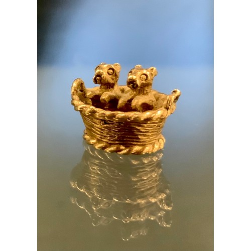 344 - A novelty 9ct gold charm as two puppy's in a basket, Birmingham 1973, 3.1g