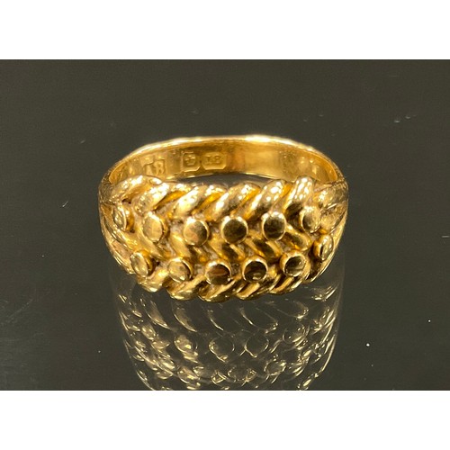 374 - An 18ct gold wheat link ring, size K, 5.1g