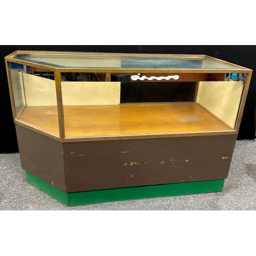 204A - A shop display counter / cabinet, glassed top, front and canted side, sliding doors to back, 86.5cm ... 