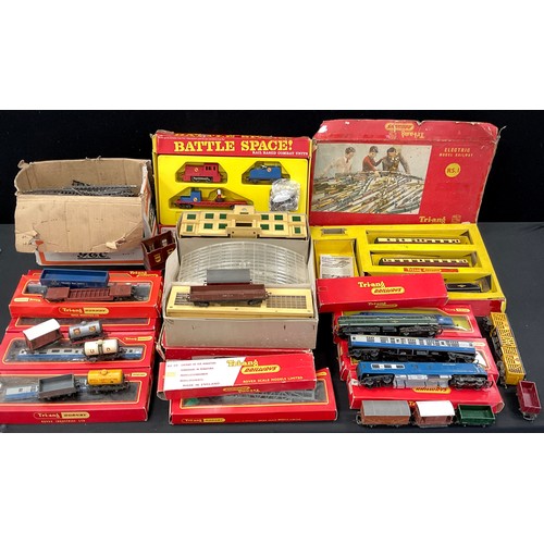 76 - Hornby OO gauge  - Battle Space RS.17 Satellite set, Terminus/Through Station, RS.1 Princess Elizabe... 