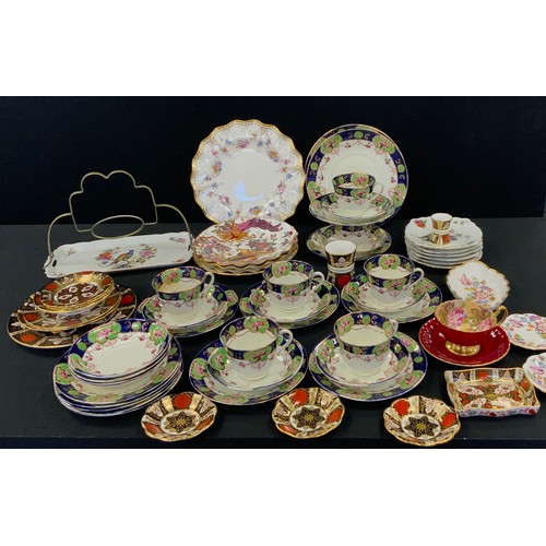 181A - Ceramics - Royal Crown Derby Old Avesbury, two wavy rim plates, side plate, (1st), Royal Antoinette ... 