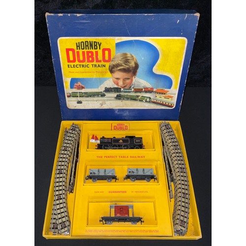 171 - Toys & Juvenalia, Trains, OO Gauge - a Hornby Dublo OO Gauge EDG16 tank good train set, boxed