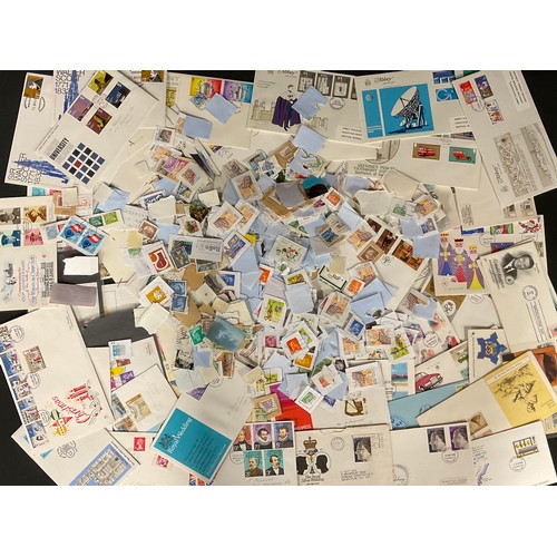 193 - Stamps - box of material, bags of loose on paper, etc, envelopes plus collection of 1970 - 1990's Ab... 