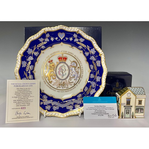 65A - A Royal Crown Derby limited edition plate to commemorate the Golden Wedding Anniversary of H.M Queen... 