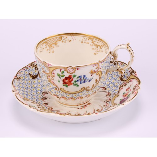 81 - A H & R Daniel Mayflower tea cup and saucer, pattern no.4630, the saucer 14.5cm diam, c.1828-30