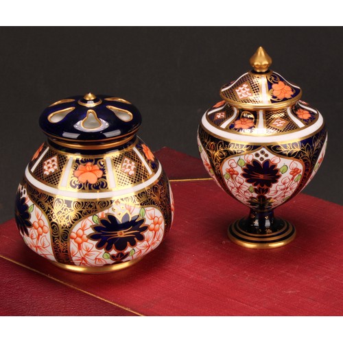 211 - A Royal Crown Derby 1128 Imari pattern ovoid pot pourri jar and cover, 9.5cm high, printed mark in r... 