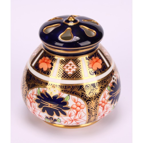 211 - A Royal Crown Derby 1128 Imari pattern ovoid pot pourri jar and cover, 9.5cm high, printed mark in r... 