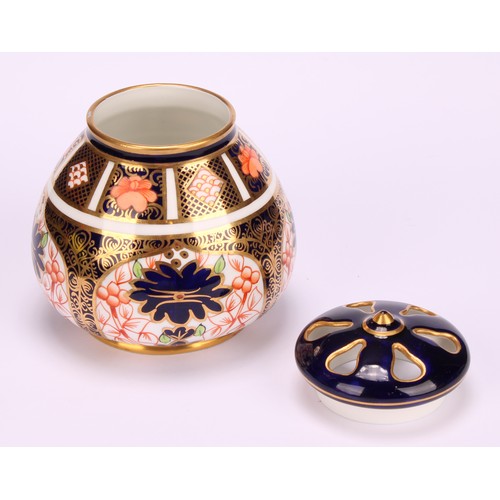 211 - A Royal Crown Derby 1128 Imari pattern ovoid pot pourri jar and cover, 9.5cm high, printed mark in r... 