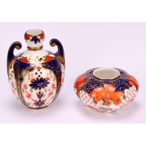 222 - A Royal Crown Derby 876 Imari pattern krater-shaped ovoid vase, scroll handles, beaded collar, 14cm ... 