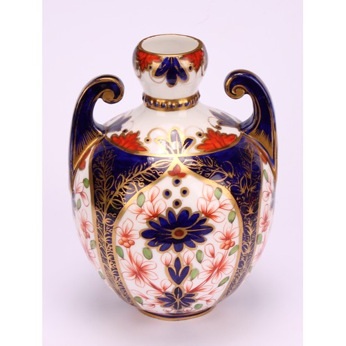 222 - A Royal Crown Derby 876 Imari pattern krater-shaped ovoid vase, scroll handles, beaded collar, 14cm ... 