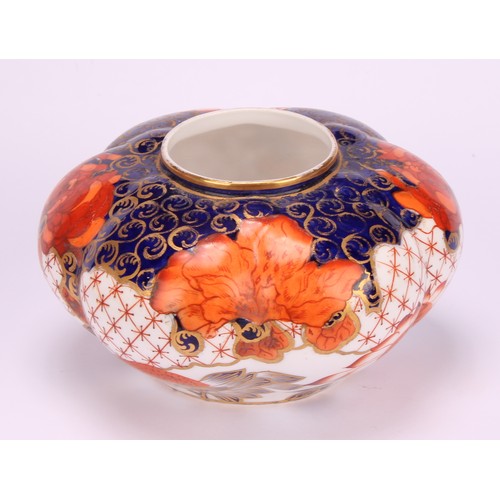 222 - A Royal Crown Derby 876 Imari pattern krater-shaped ovoid vase, scroll handles, beaded collar, 14cm ... 