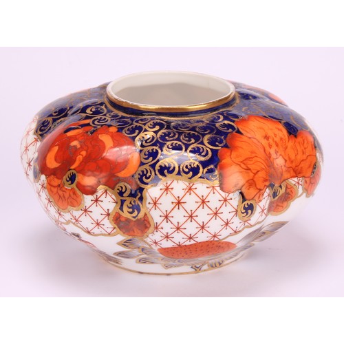 222 - A Royal Crown Derby 876 Imari pattern krater-shaped ovoid vase, scroll handles, beaded collar, 14cm ... 