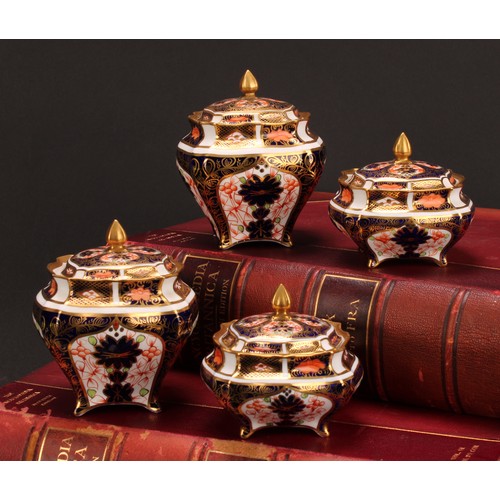 244 - An associated pair of Royal Crown Derby 1128 Imari pattern shaped square boxes and covers, of lobed ... 