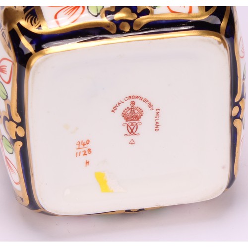 235 - A set of three Royal Crown Derby 1128 pattern shaped rectangular caddies, shaped circular covers, 10... 