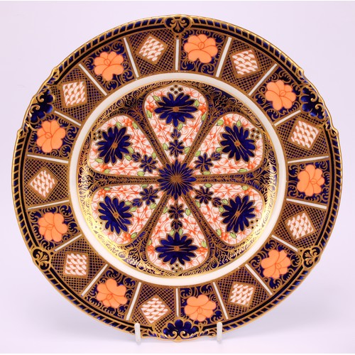 230 - A Royal Crown Derby Imari pattern shaped circular plate, the borders moulded with acorns, 23cm diame... 