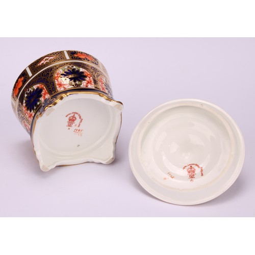 214 - A Royal Crown Derby 1128 Imari pattern tapered circular box and cover, the cover slightly domed, fou... 