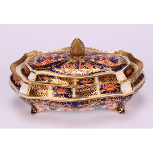 214 - A Royal Crown Derby 1128 Imari pattern tapered circular box and cover, the cover slightly domed, fou... 