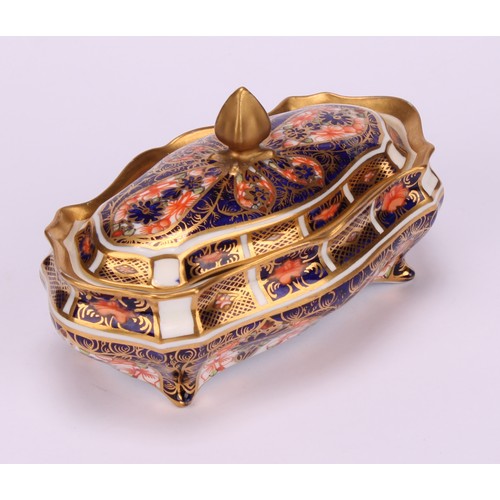 214 - A Royal Crown Derby 1128 Imari pattern tapered circular box and cover, the cover slightly domed, fou... 