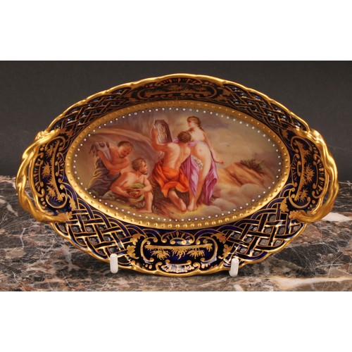 296 - A Vienna porcelain two-handled basket, the field painted with classical scene, Venus und Vulkan, cob... 