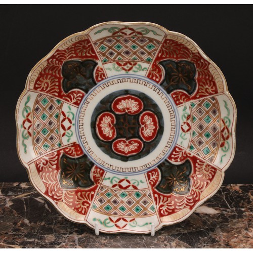 371 - A pair of Japanese shaped circular plates, painted in the Imari palette, 21.5cm diam, Meiji period; ... 