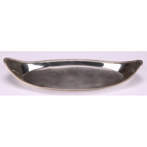 798 - A George III silver boat shaped snuffer tray, beaded border, 24cm wide, William Abdy II, London 1791... 