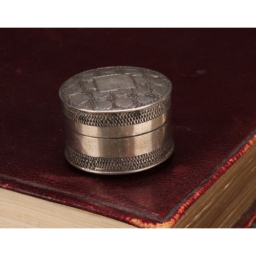 806 - A George III silver circular pill box or bonbonniere, push-fitting cover, bright-cut engraved with w... 