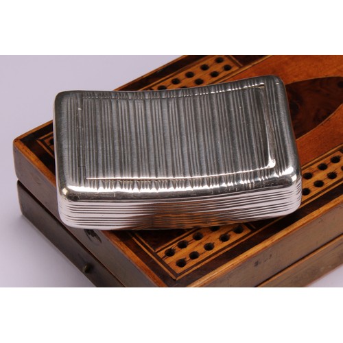 809 - A George III silver curved rounded rectangular snuff box, reeded overall, flush-hinged cover, gilt i... 