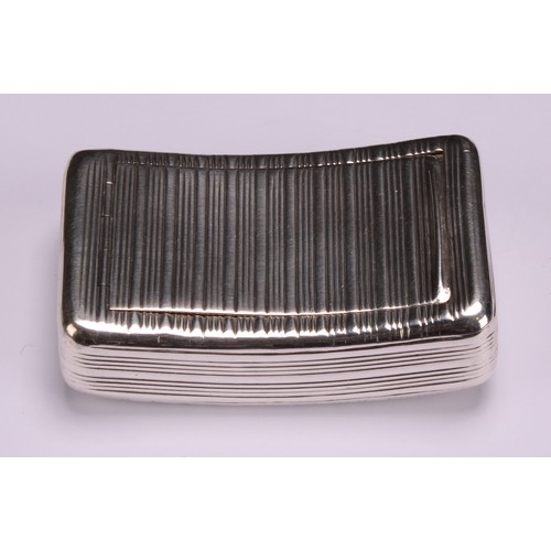 809 - A George III silver curved rounded rectangular snuff box, reeded overall, flush-hinged cover, gilt i... 