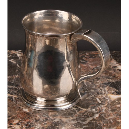 791 - A George II West Country provincial silver bell shaped beer mug, scroll handle, skirted base, 12cm h... 