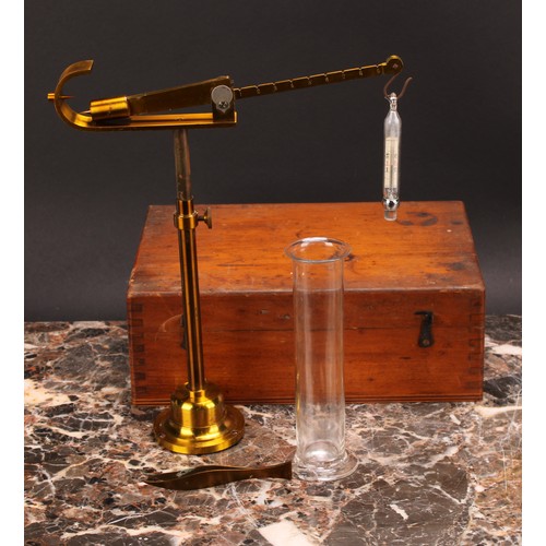 1247 - Scientific Instruments - an early 20th century lacquered brass Westphal specific gravity balance, 18... 