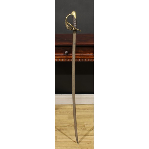 1495 - A 19th century French cavalry sword, 97.5cm curved fullered blade, brass hilt with armourer’s marks,... 