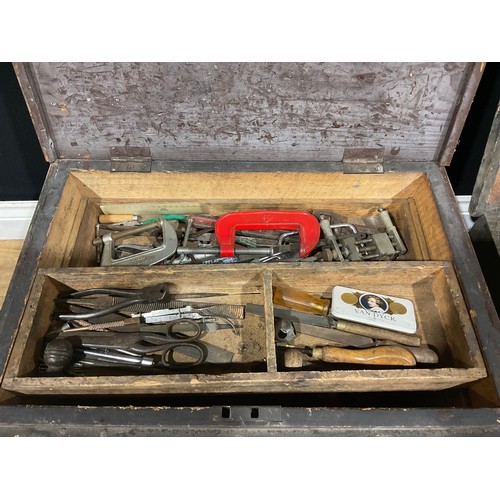 583 - Tools - a quantity of hand tools, including engineering tools, clamps, hammers, vices, hammers, dril... 