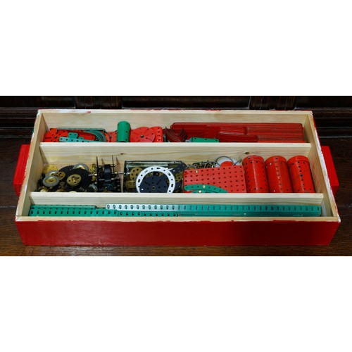 7077 - Model Engineering & Constructional Toys - a collection of various Meccano parts, components and acce... 