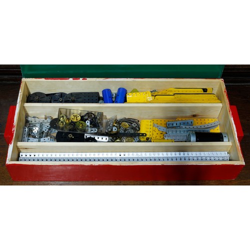 7082 - Model Engineering & Constructional Toys - a collection of various Meccano parts, components and acce... 