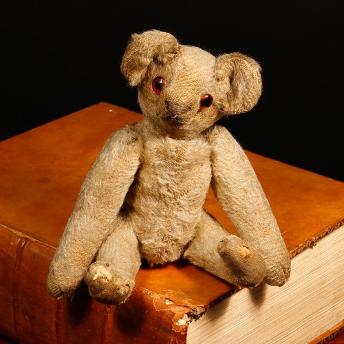 7096 - An early 20th century miniature golden mohair jointed teddy bear, amber and black glass eyes, pronou... 