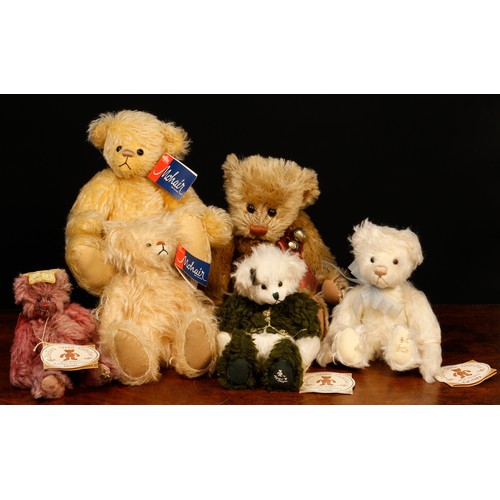 7103 - Artist Designed teddy bears - a Ganz Cottage Collectibles CC1132 Earnest teddy bear, 30cm high with ... 