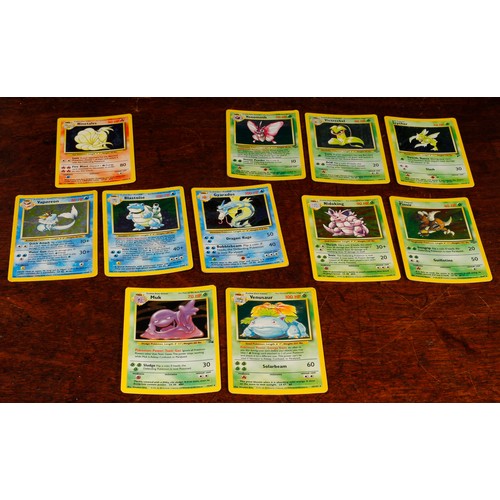 7136 - Pokemon, Pokemon Trading Cards – a collection of ungraded holographic foil trading cards, from the F... 