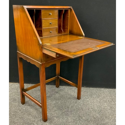 183 - An early 20th century walnut bureau, of small proportions, 102cm high x 53cm wide x 39cm deep, c.193... 