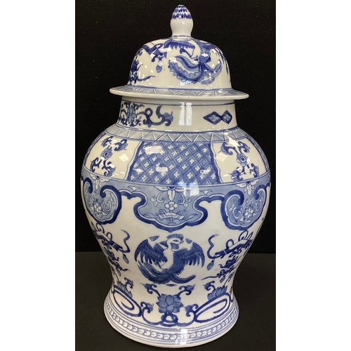 223 - A large Chinese blue and white jar and cover, 43.5cm high, 20th/21st century