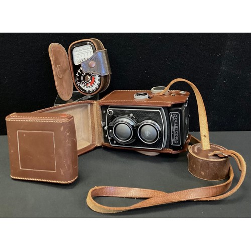 234 - A Rollei Rolleicord IV Model Medium Format TLR Camera, c.1953-54, serial no.1354399, with a Schneide... 