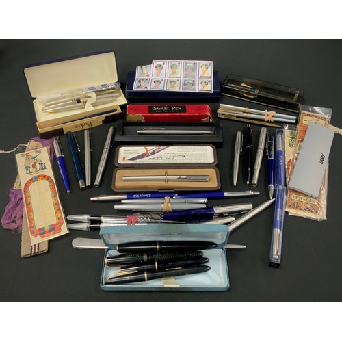 240 - Pens & Writing Equipment - Fountain, ballpoint, rollerball and other pens etc inc Parker Vacumatic f... 