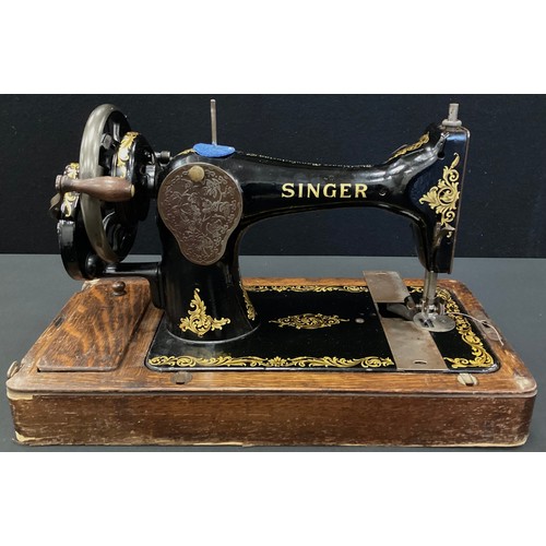 229 - Singer hand crank sewing machine, F3294276,c.1917