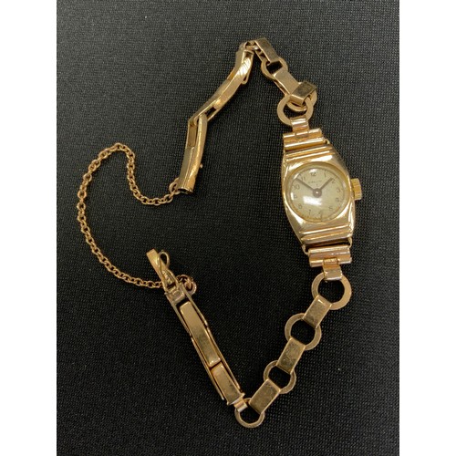 299 - A Rolco ladies 9ct gold cased bracelet wrist watch, with fancy 9ct gold bracelet, manual stem wind m... 