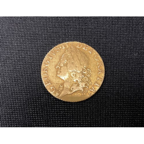 368 - A George II half guinea gold coin, 1752, crowned quartered shield 4.1g