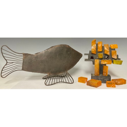 3064 - A mid-20th century resin brutalist abstract sculpture, 24cm, unmarked; a metal fish shaped candle ho... 