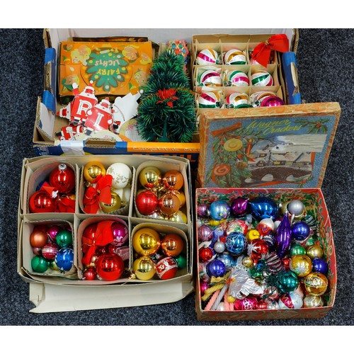 7149 - Childhood Memories & Nostalgia - a collection of mid 20th century and later glass baubles, various s... 