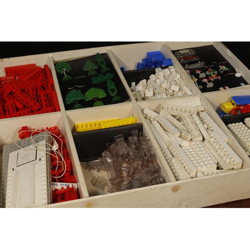 7150 - A Lego 810 Town Plan construction set, comprising various size and different colour bricks and acces... 